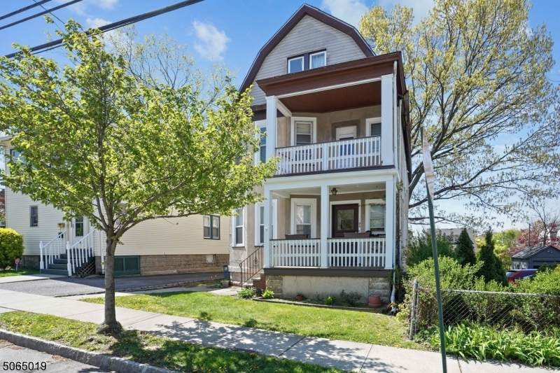 90 Maple St - Photo 1