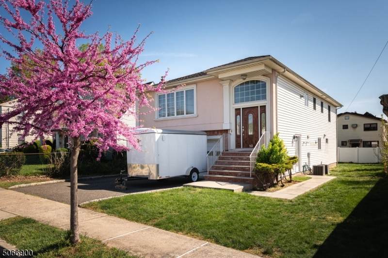 10 Howard St - Photo 1