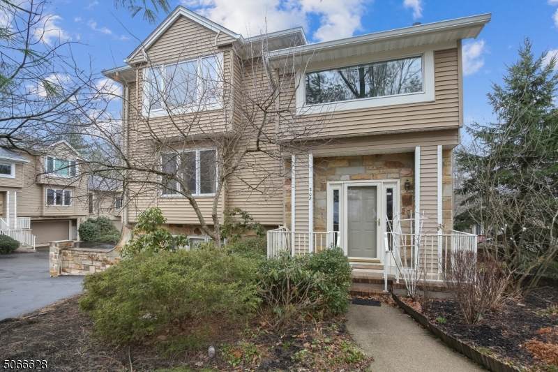 208 Clarken Dr - Photo 1