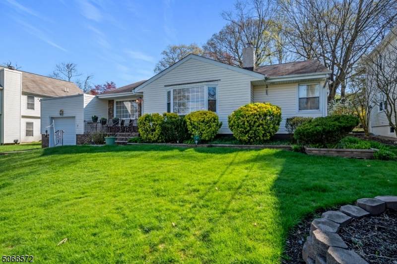 25 Dean St - Photo 1
