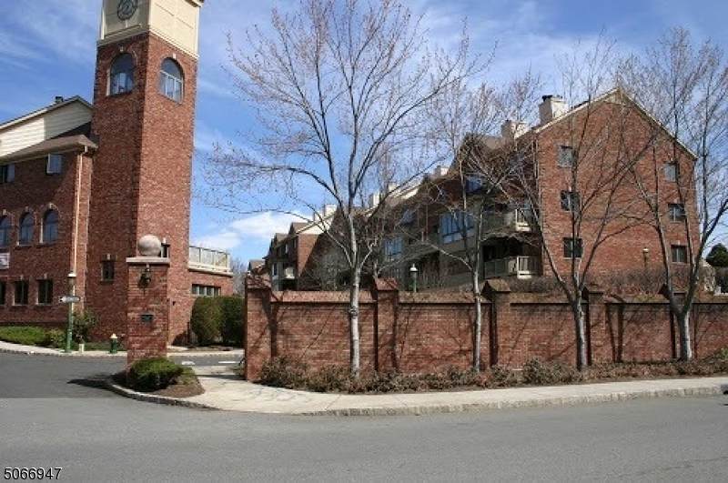 20 Mews Ln - Photo 1