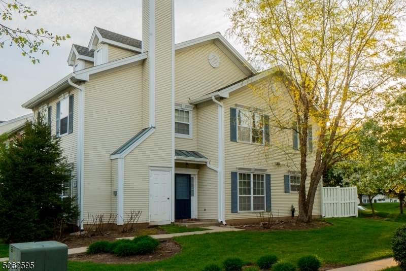 79 Columbus Dr - Photo 1