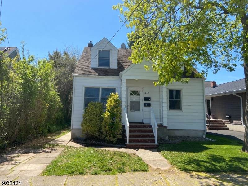 218 S 8th Ave - Photo 1