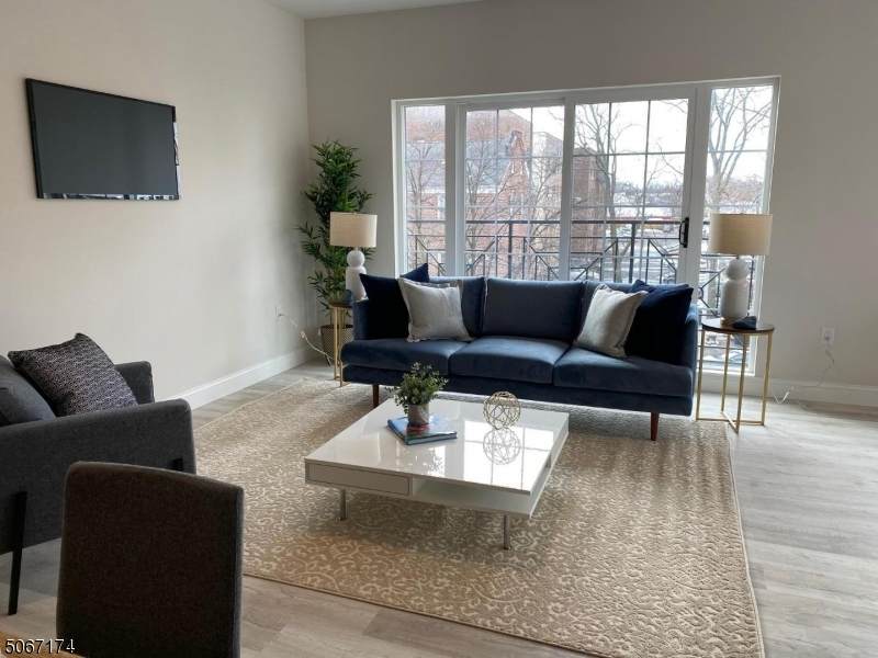 129 Halsted St - Photo 1