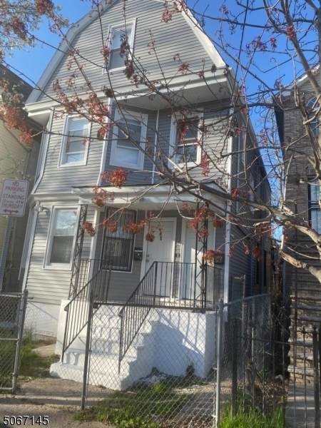 131 11th Ave - Photo 1