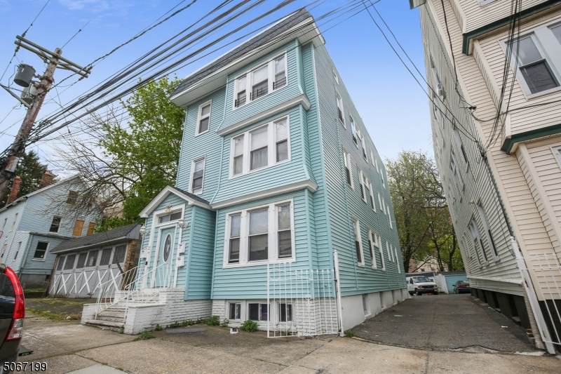 432 14th Ave - Photo 1
