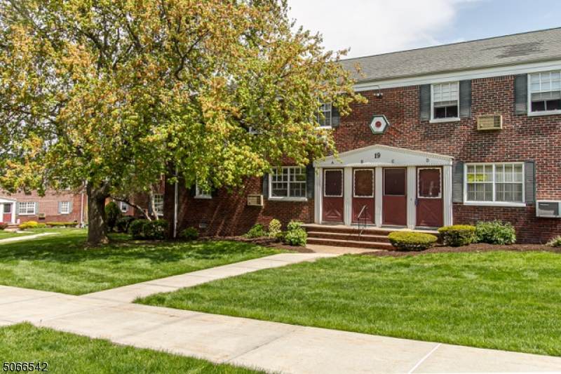 19 W Roselle Ave - Photo 1