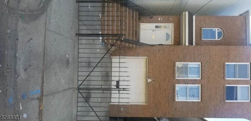 373 Badger Ave - Photo 1