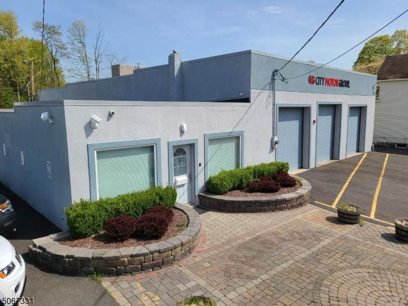 918 Ringwood Ave - Photo 1