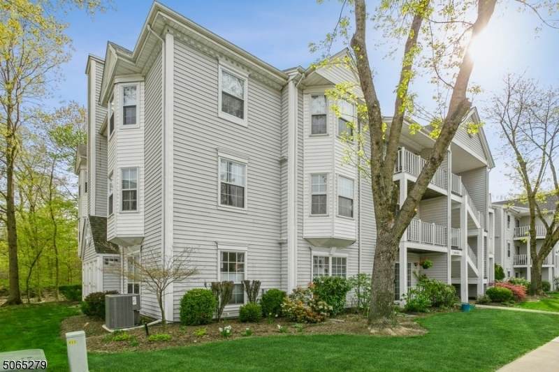 649 Plum Ter - Photo 1