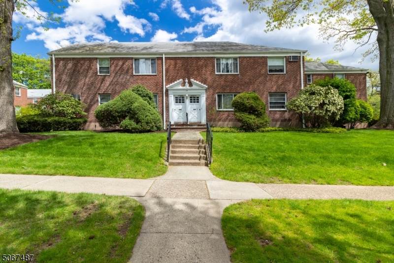 135 E Clinton Ave - Photo 1