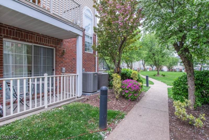50 Pine St 5B - Photo 1