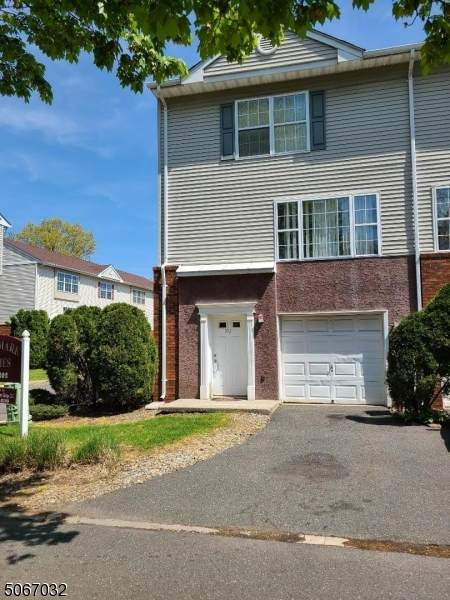 192 N Grove St - Photo 1