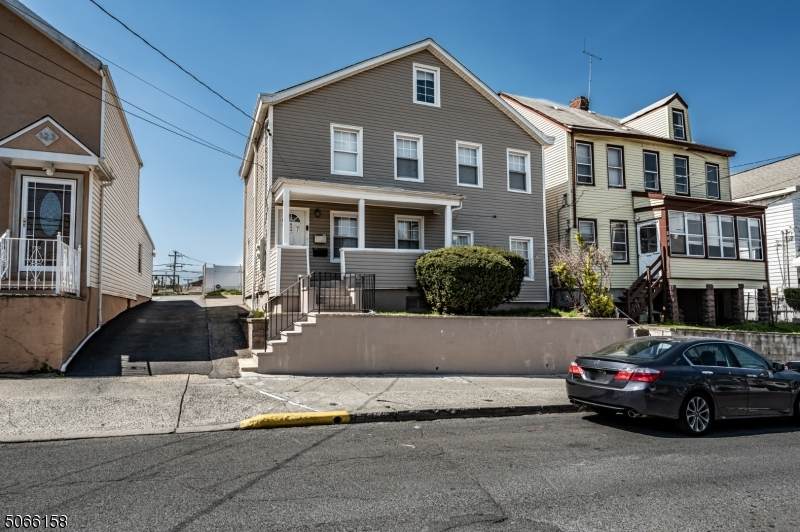 127 Linden St - Photo 1