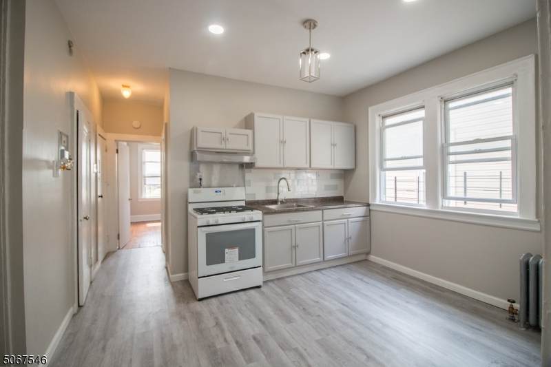 7 Sager Pl - Photo 1