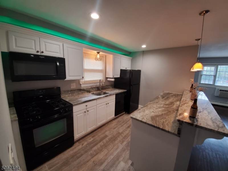 816 W Grand St - Photo 1
