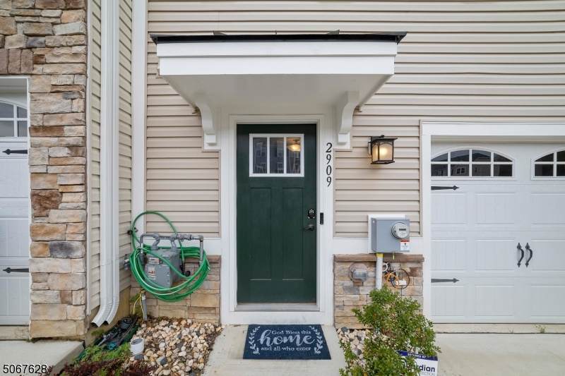 2909 Lamington - Photo 1