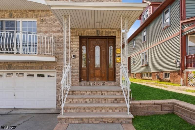 210 Filbert St - Photo 1
