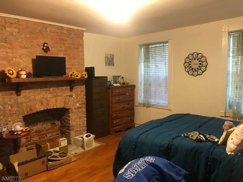 107 Sussex St - Photo 1