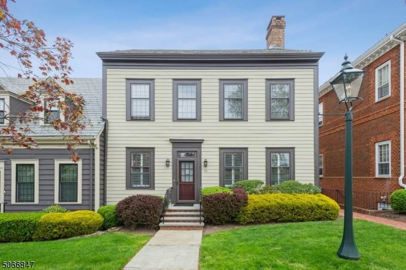 43 Murray Hill Sq - Photo 1