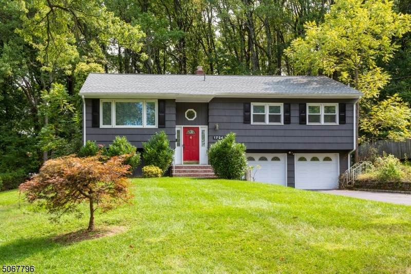 1724 Oakwood Ter - Photo 1