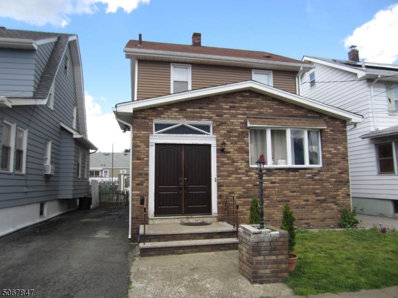 32 E 9th St - Photo 1
