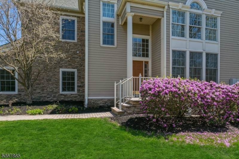 8 Crest Ct - Photo 1