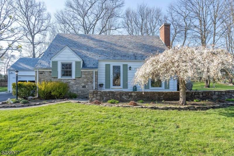 11 Upper Oak Ln - Photo 1