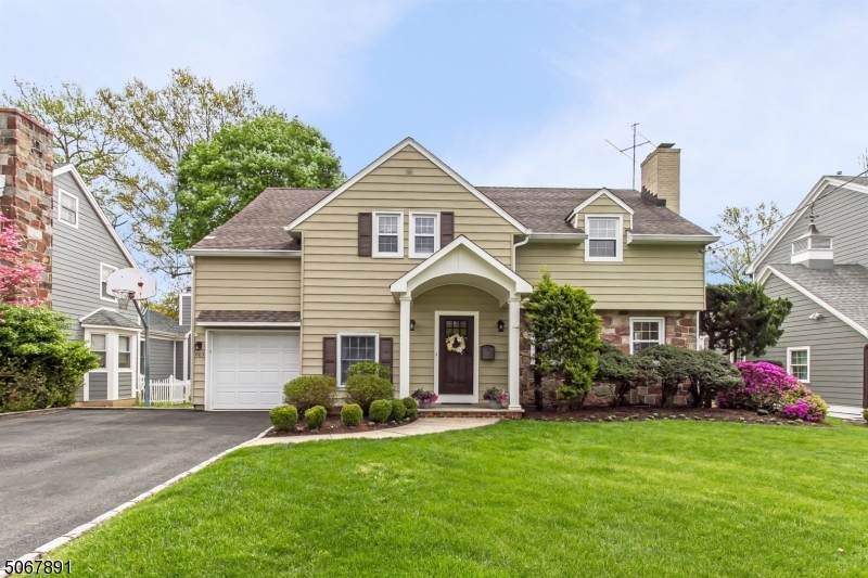 863 Shadowlawn Drive - Photo 1