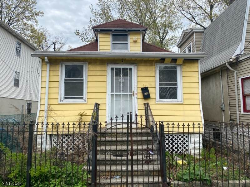 82 Shaw Ave - Photo 1
