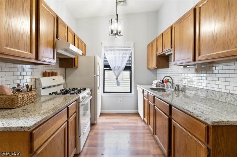 1012 Spruce Hills Dr - Photo 1