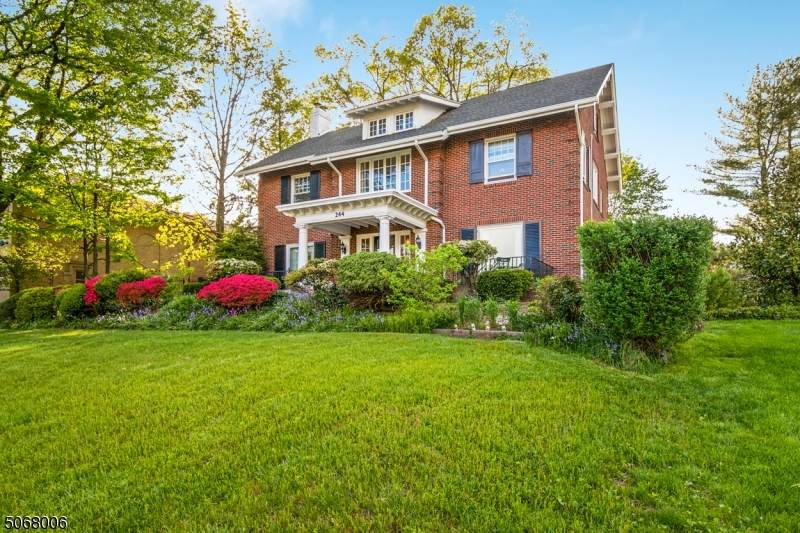 244 Ridgewood Ave - Photo 1