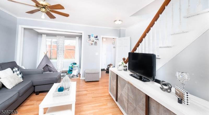 400 Willow Ave - Photo 1