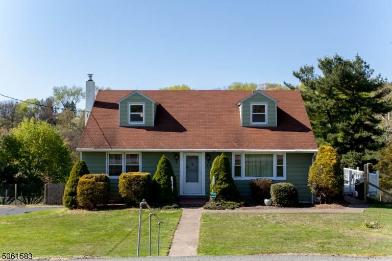 215 Hillcrest Dr - Photo 1