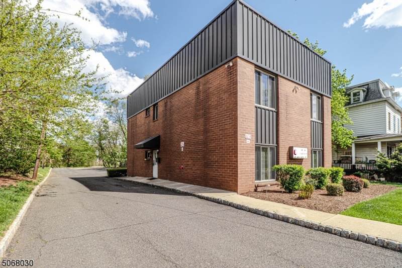 38 N Gaston Ave - Photo 1