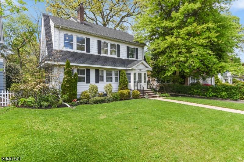 136 Grove St - Photo 1