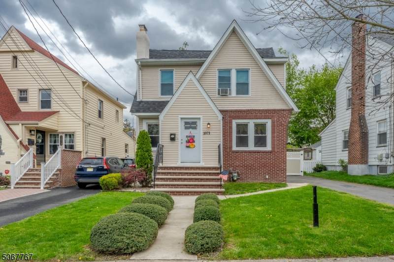 1073 Kensington Ter - Photo 1