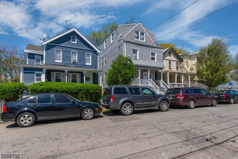 199 Oakwood Pl - Photo 1