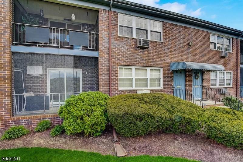 580 Bloomfield Ave - Photo 1