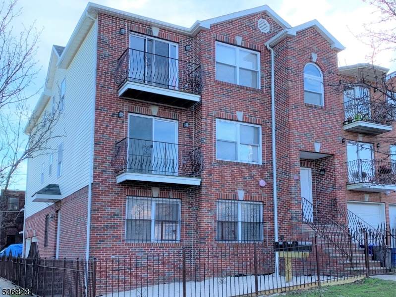 40 Elwood Ave - Photo 1