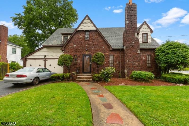 422 Putnam Rd - Photo 1