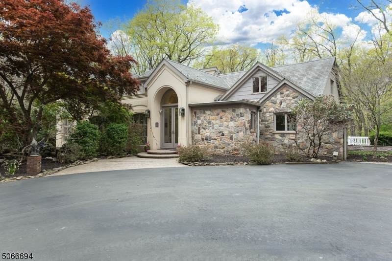33 Rock Rd East - Photo 1
