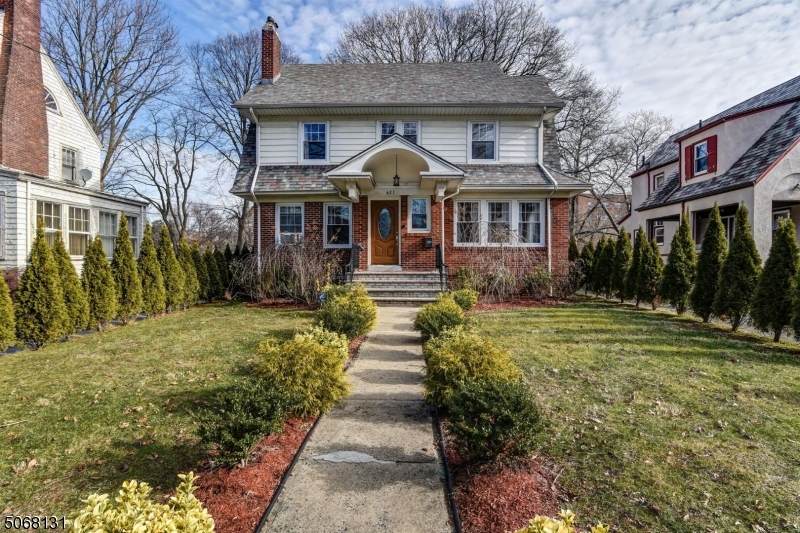 621 Westminster Ave - Photo 1