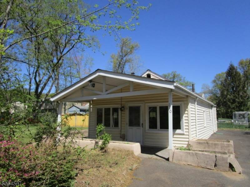 110 Hawkins Ave - Photo 1