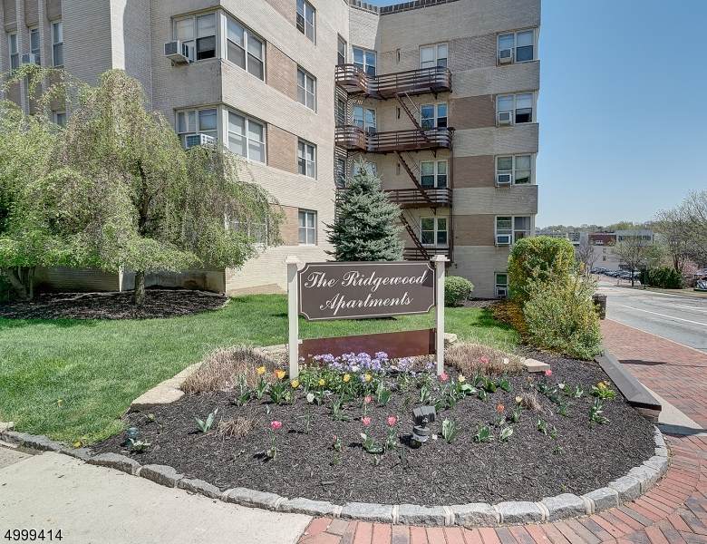 10 North Ridgewood Road - Photo 1