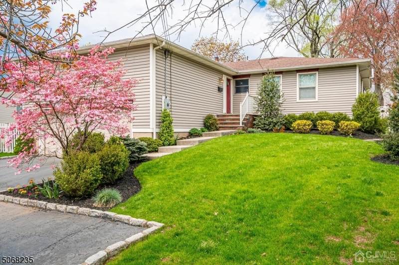 56 Woodbridge Ave - Photo 1