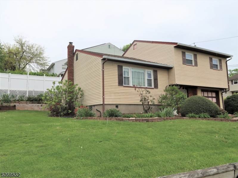 45 Bloomfield Ave - Photo 1