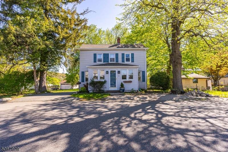 403 Oak St - Photo 1