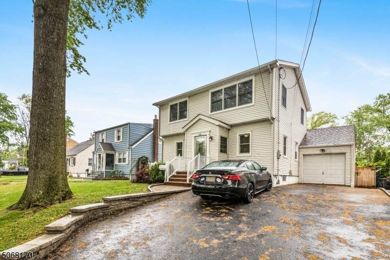 340 Roosevelt Ln - Photo 1