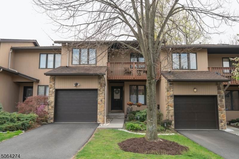 4 Dogwood Ct - Photo 1